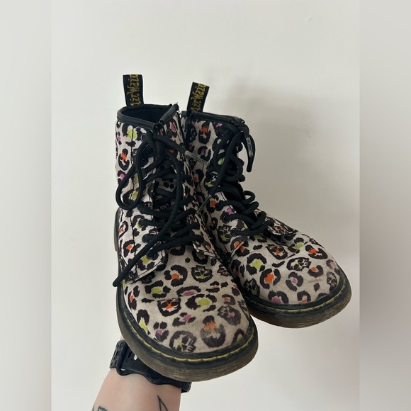 Dr. Martens Kids' Delaney Leopard Canvas Lace Low Boots - White Size 3 Girls - Picture 2 of 9